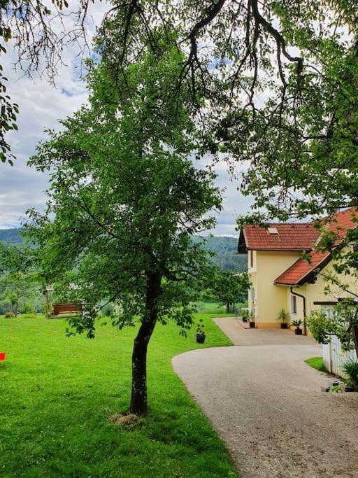 Charmantes Ferienhaus In Bester Lage Keutschach am See Bagian luar foto